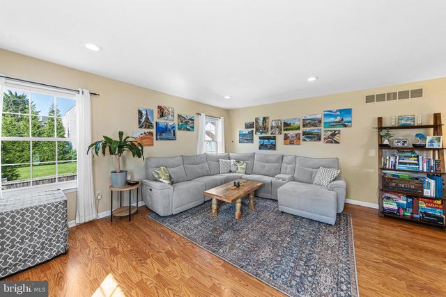 446 PLEASANT VALLEY DR, Conshohocken, PA 19428