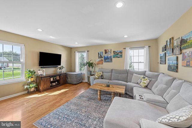 446 PLEASANT VALLEY DR, Conshohocken, PA 19428