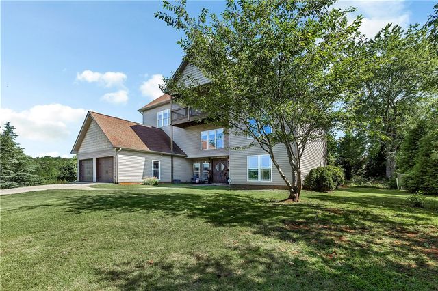 142 W Waters Edge Lane, West Union, SC 29696