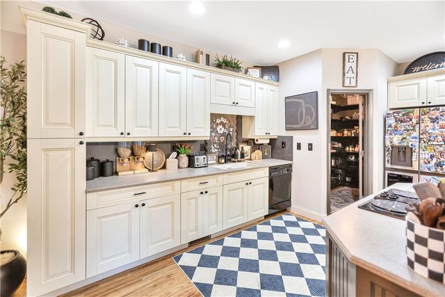 142 W Waters Edge Lane, West Union, SC 29696