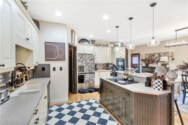 142 W Waters Edge Lane, West Union, SC 29696