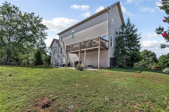 142 W Waters Edge Lane, West Union, SC 29696