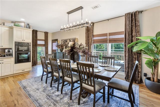 142 W Waters Edge Lane, West Union, SC 29696