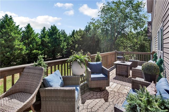 142 W Waters Edge Lane, West Union, SC 29696