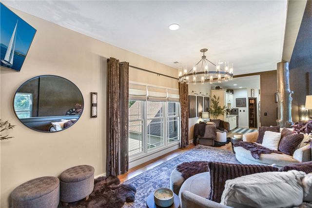 142 W Waters Edge Lane, West Union, SC 29696