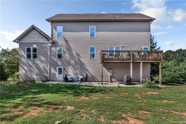 142 W Waters Edge Lane, West Union, SC 29696