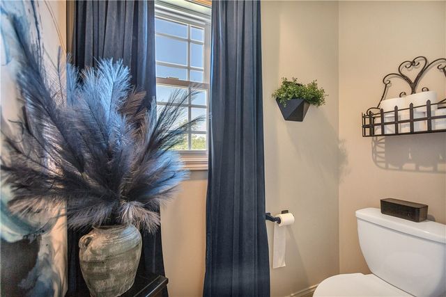 142 W Waters Edge Lane, West Union, SC 29696