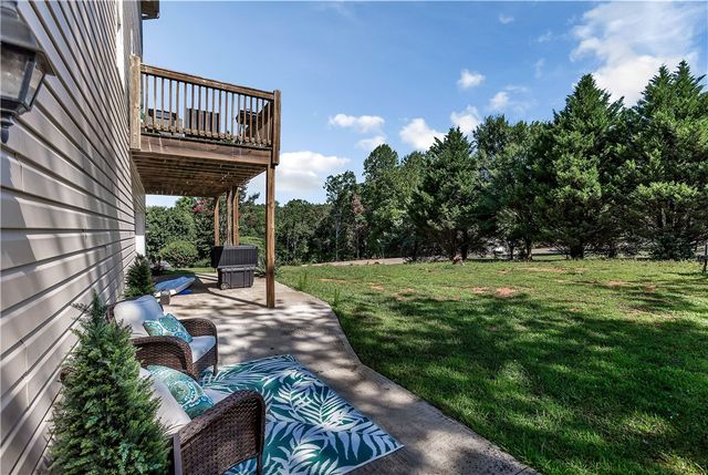 142 W Waters Edge Lane, West Union, SC 29696