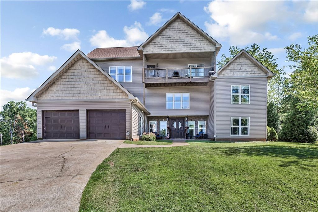 142 W Waters Edge Lane, West Union, SC 29696