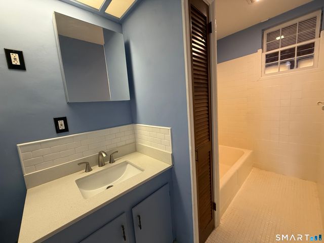 28 Sycamore Street, Windsor, CT 06095