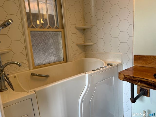 28 Sycamore Street, Windsor, CT 06095