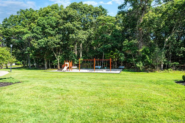 4 Balmoral Court, Middle Island, NY 11953