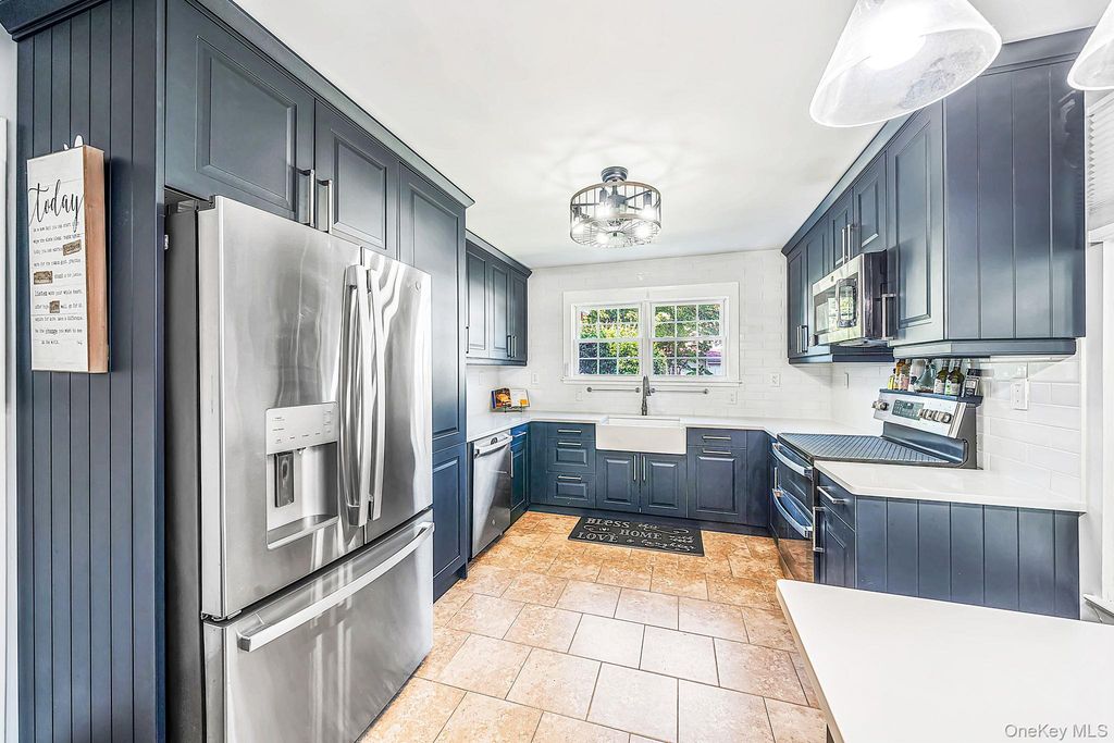4 Balmoral Court, Middle Island, NY 11953 — photo 4
