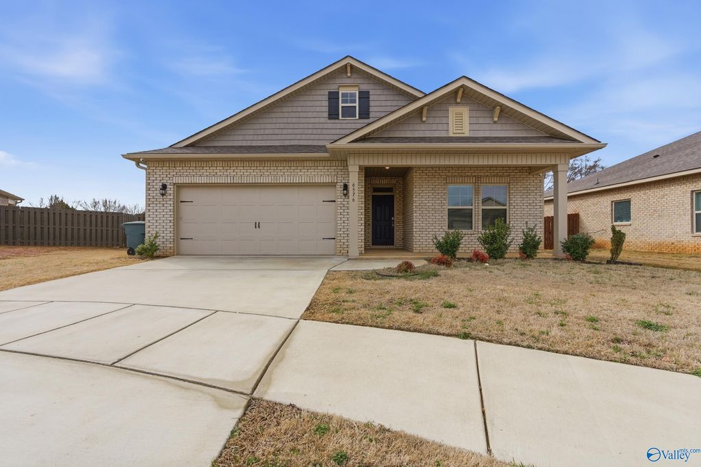 6576 Jacaranda Drive NW, Huntsville, AL 35806