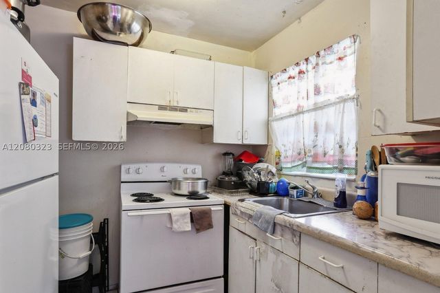231 SW 8th Ct, Pompano Beach, FL 33060