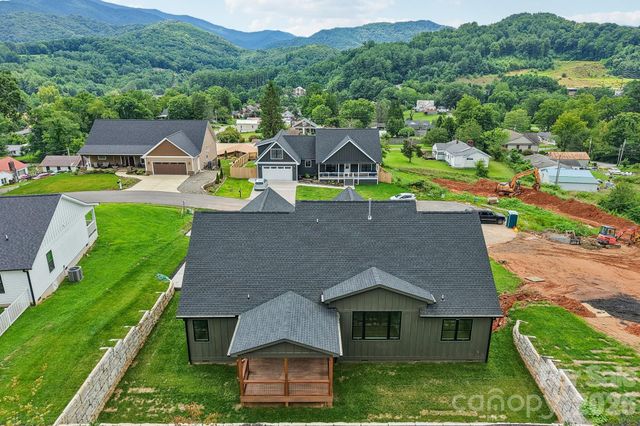 32 South View Drive, Burnsville, NC 28714