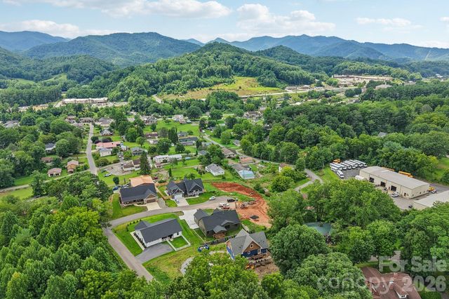 32 South View Drive, Burnsville, NC 28714