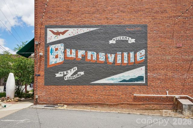 32 South View Drive, Burnsville, NC 28714
