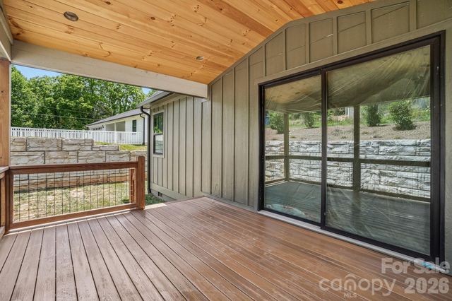 32 South View Drive, Burnsville, NC 28714