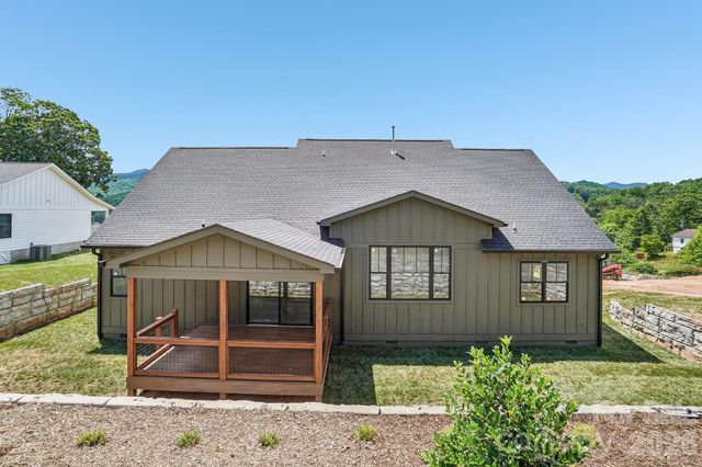 32 South View Drive, Burnsville, NC 28714