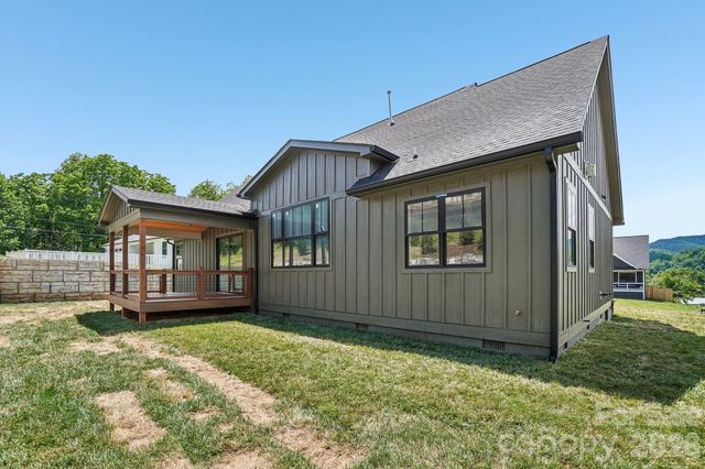 32 South View Drive, Burnsville, NC 28714