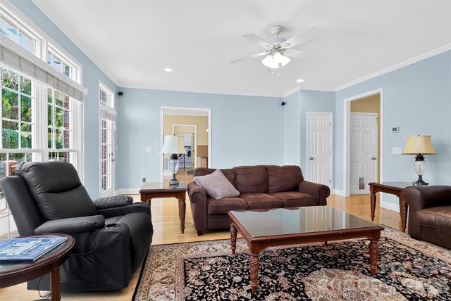 4904 Steepleton Way, Charlotte, NC 28215