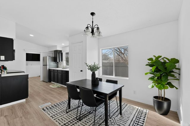 23 Lakeview Street, Los Lunas, NM 87031