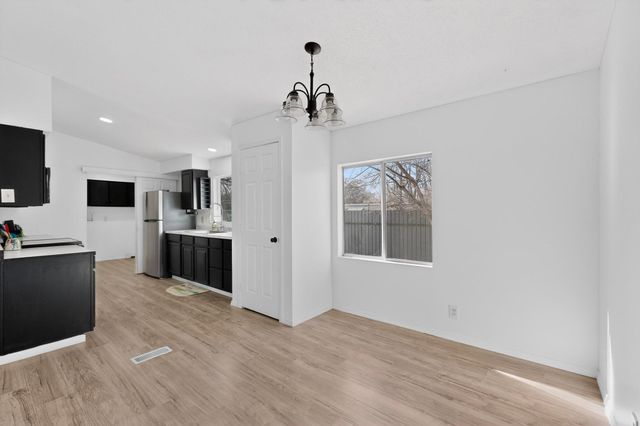 23 Lakeview Street, Los Lunas, NM 87031