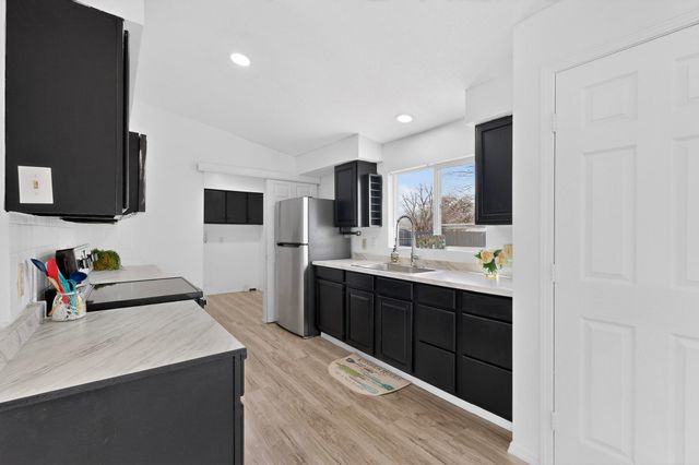 23 Lakeview Street, Los Lunas, NM 87031