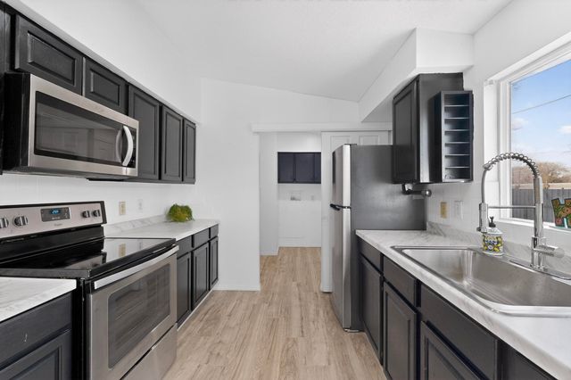 23 Lakeview Street, Los Lunas, NM 87031