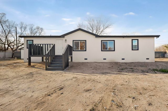23 Lakeview Street, Los Lunas, NM 87031