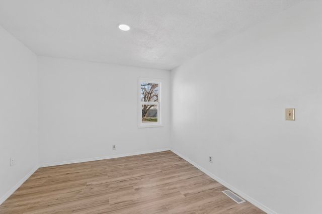 23 Lakeview Street, Los Lunas, NM 87031