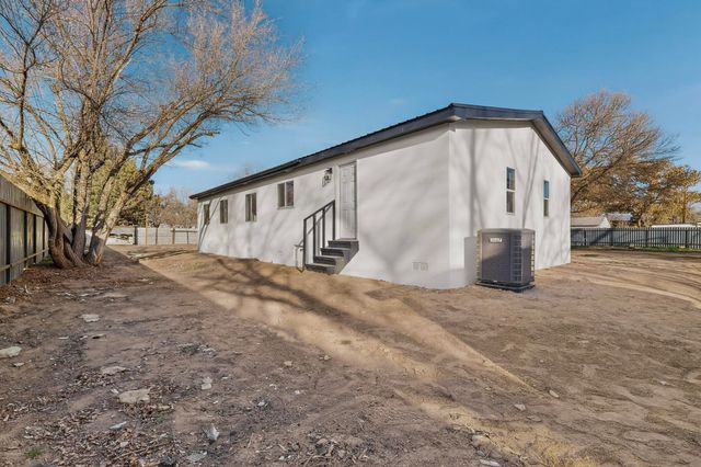 23 Lakeview Street, Los Lunas, NM 87031