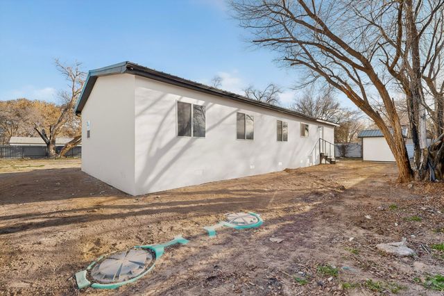 23 Lakeview Street, Los Lunas, NM 87031