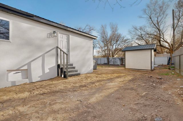 23 Lakeview Street, Los Lunas, NM 87031