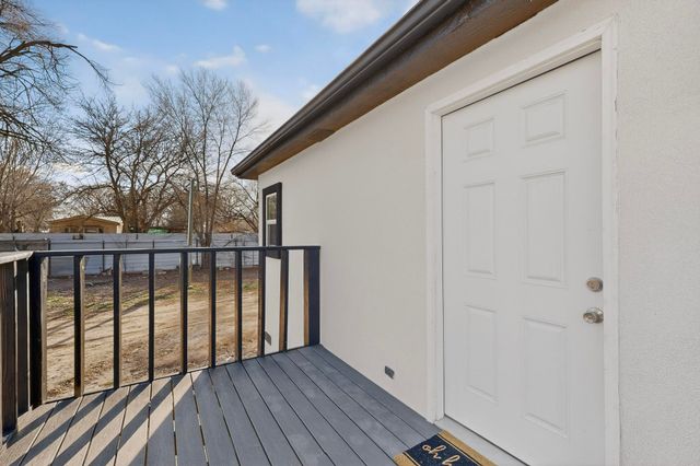 23 Lakeview Street, Los Lunas, NM 87031