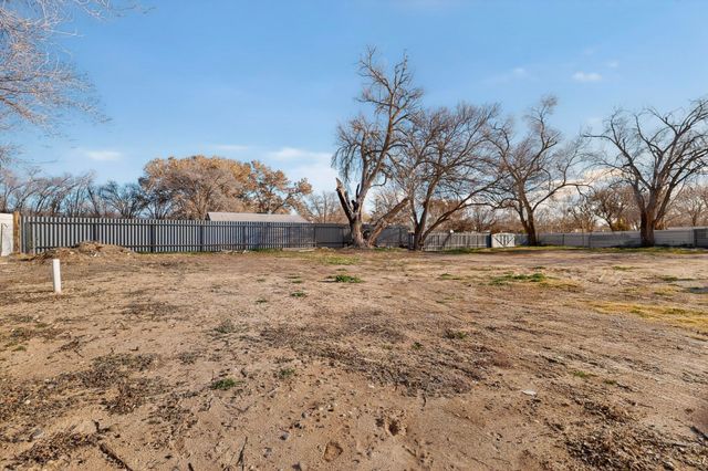 23 Lakeview Street, Los Lunas, NM 87031