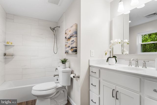 33 STIRLING WAY, Chadds Ford, PA 19317