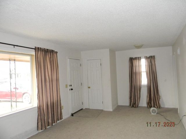 214 Stearns Ave, Haysville, KS 67060
