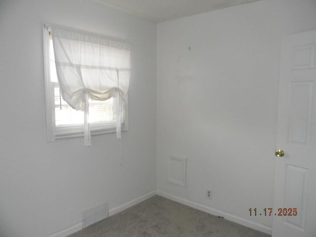 214 Stearns Ave, Haysville, KS 67060