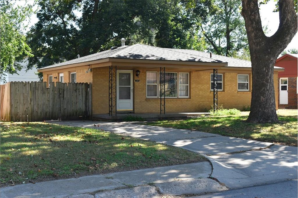 214 Stearns Ave, Haysville, KS 67060