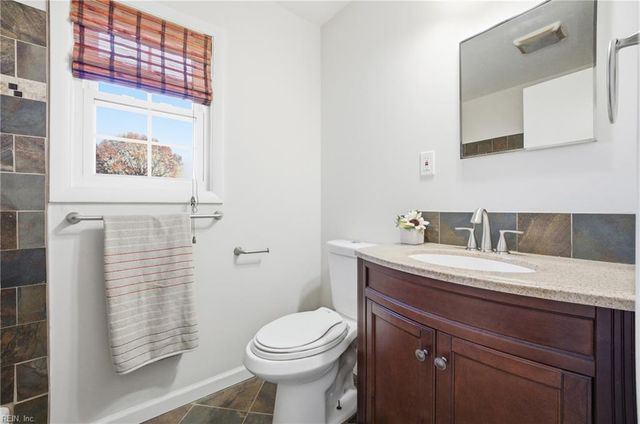 804 Roberto DR, Newport News, VA 23601