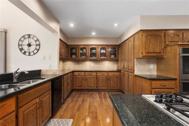 8917 Lambert Drive, Lee's Summit, MO 64064