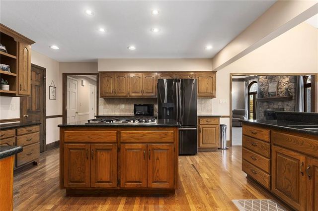 8917 Lambert Drive, Lee's Summit, MO 64064