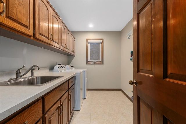 8917 Lambert Drive, Lee's Summit, MO 64064