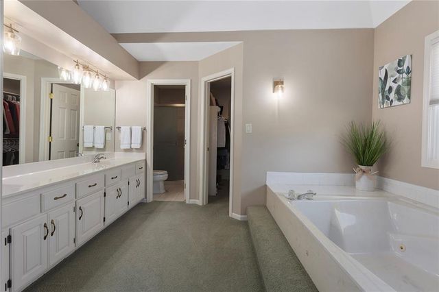 8917 Lambert Drive, Lee's Summit, MO 64064