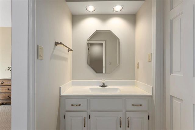 8917 Lambert Drive, Lee's Summit, MO 64064