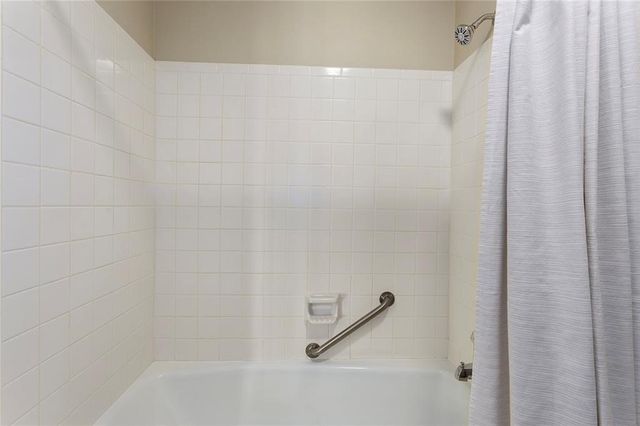 8917 Lambert Drive, Lee's Summit, MO 64064