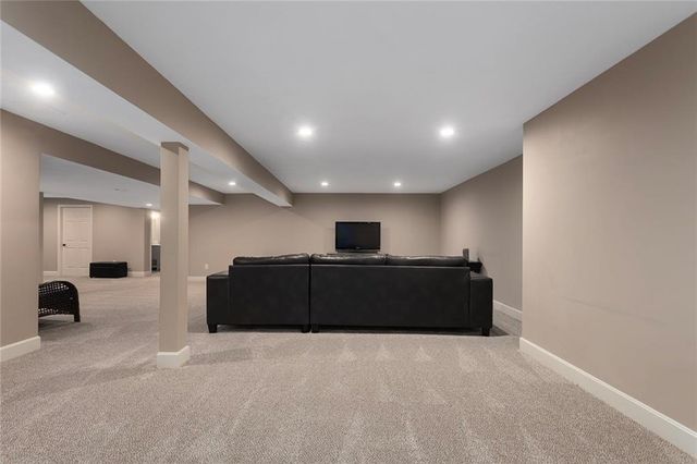 8917 Lambert Drive, Lee's Summit, MO 64064