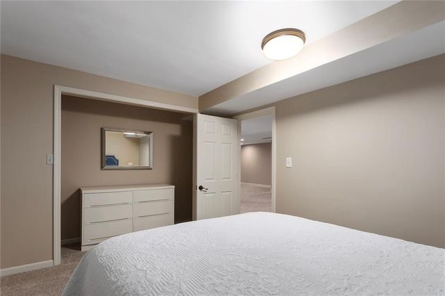 8917 Lambert Drive, Lee's Summit, MO 64064